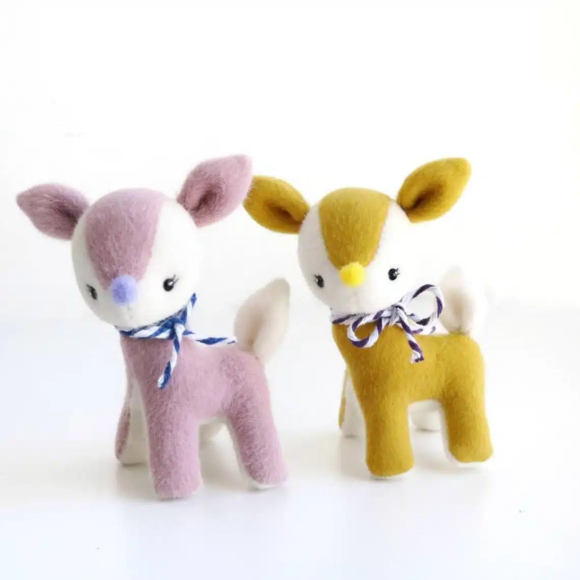 Retro deer sewing pattern