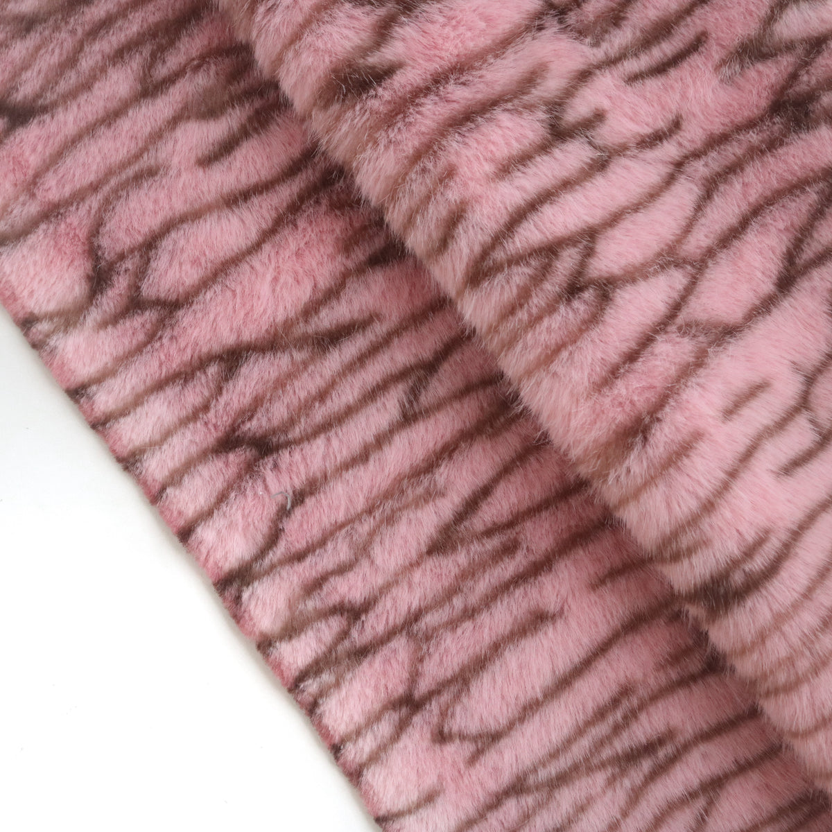 Fluffy Cat Pattern Faux Fur B29