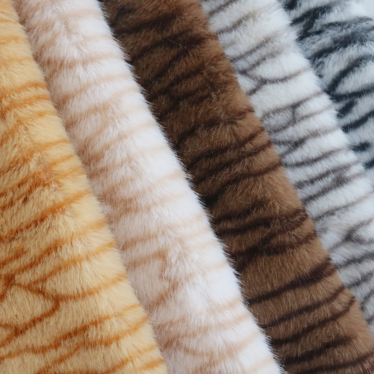 Fluffy Cat Pattern Faux Fur B29