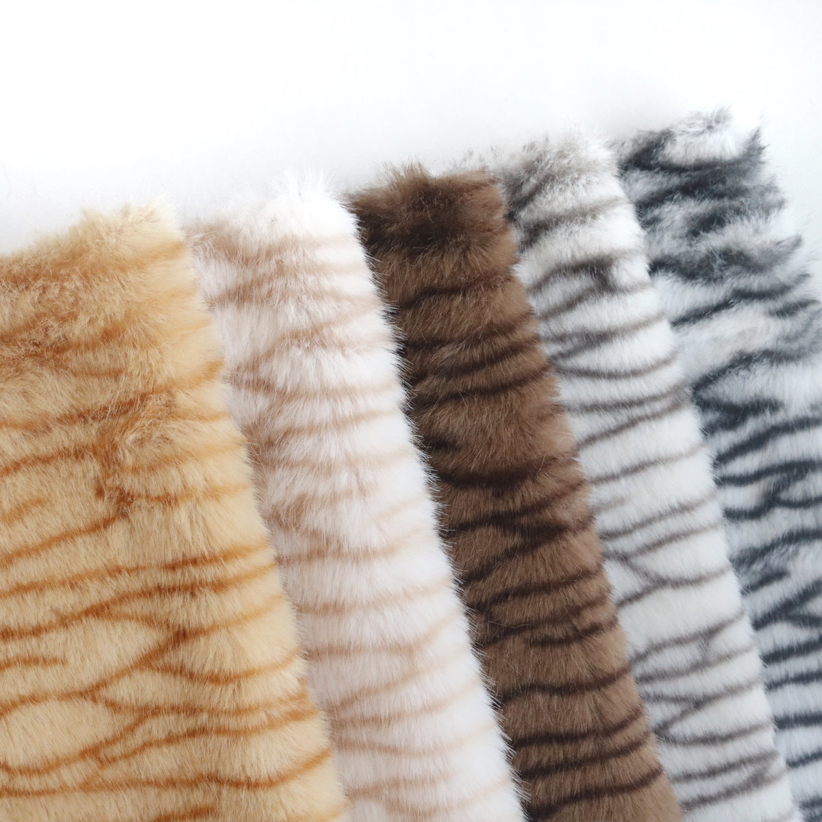 Fluffy Cat Pattern Faux Fur B29