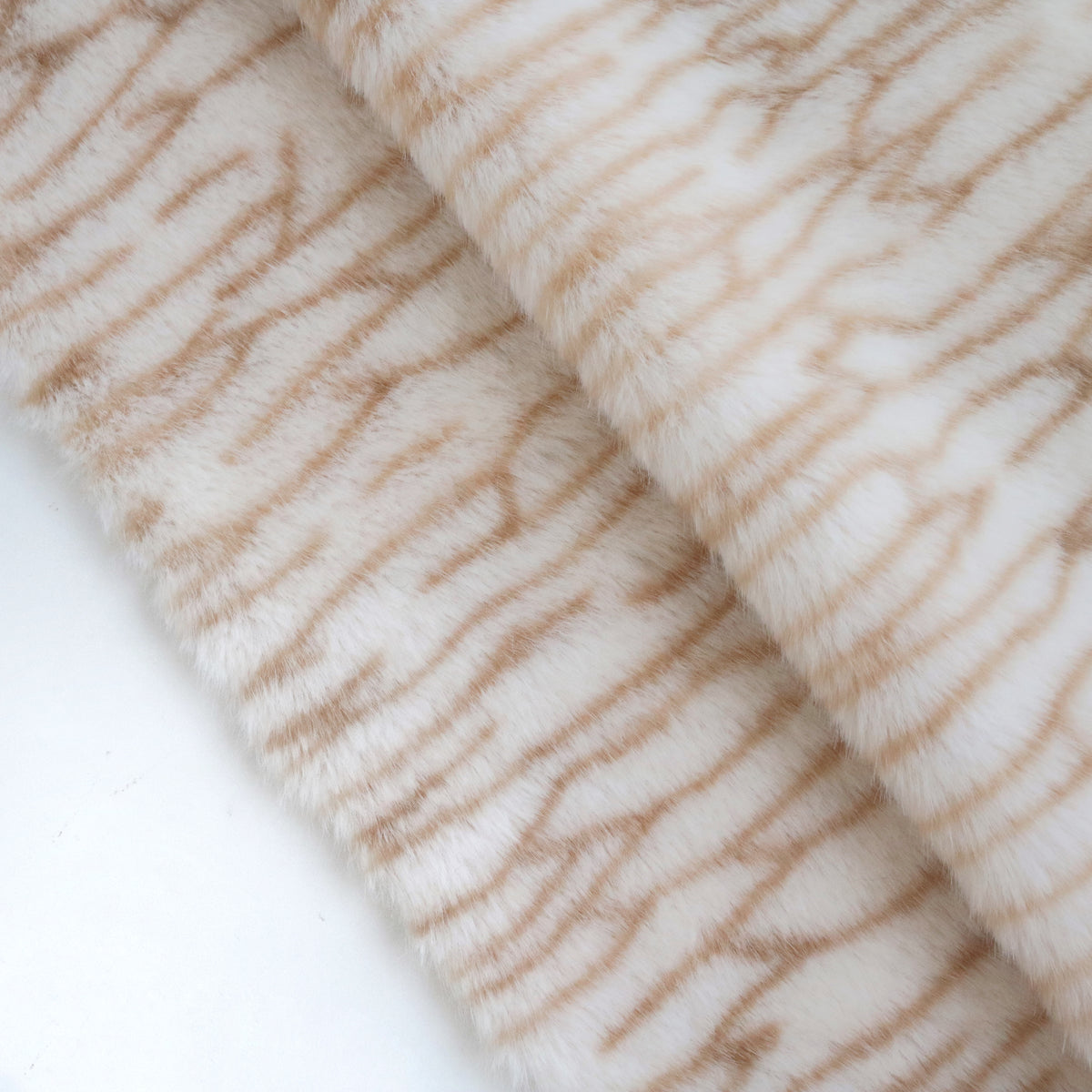 Fluffy Cat Pattern Faux Fur B29