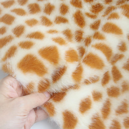 Giraffe Print Faux Fur B17