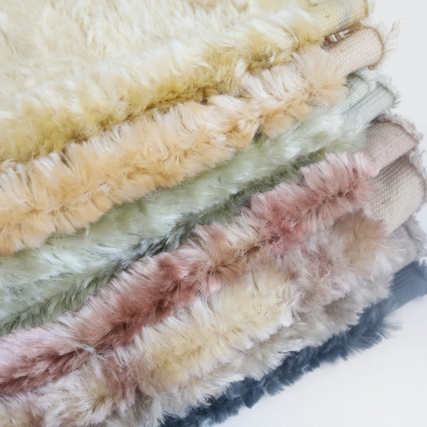 hand-dyed 10mm fluffy viscose A23