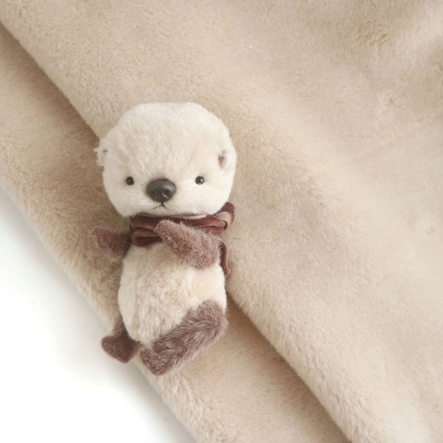 Dense Beige Faux Fur C10